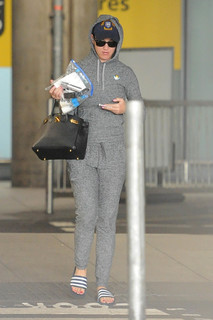 Katy Perry feet photo thumbnail