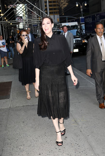 Liv Tyler feet photo thumbnail