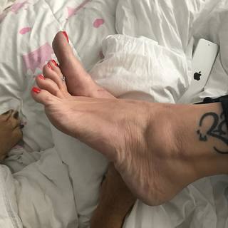 Karin Klemp feet photo thumbnail