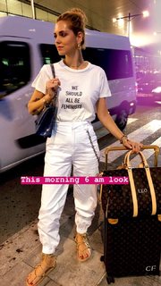 Chiara Ferragni feet photo thumbnail