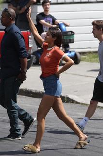 Selena Gomez feet photo thumbnail