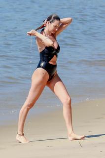 Candice Swanepoel feet photo thumbnail