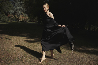 Amanda Seyfried feet photo thumbnail