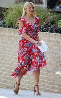 Holly Willoughby feet photo thumbnail