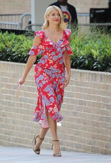 Holly Willoughby feet photo thumbnail