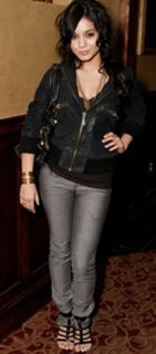 Vanessa Hudgens feet photo thumbnail