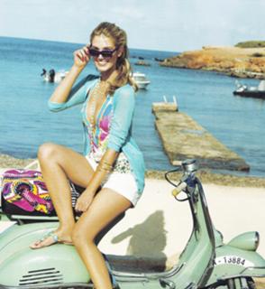 Delta Goodrem feet photo thumbnail