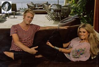 Delta Goodrem feet photo thumbnail