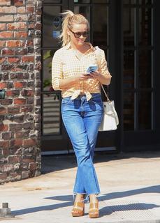 Reese Witherspoon feet photo thumbnail