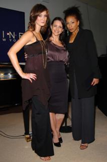 Delta Goodrem feet photo thumbnail