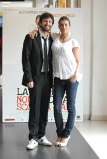 Elisabetta Canalis feet photo thumbnail