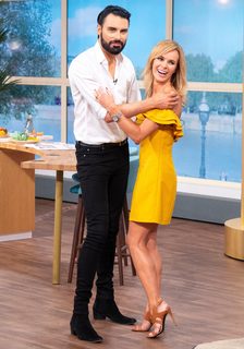 Amanda Holden feet photo thumbnail