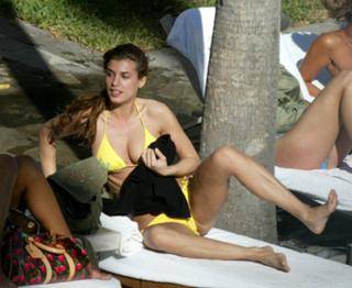 Elisabetta Canalis feet photo thumbnail