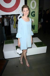 Elizabeth Banks feet photo thumbnail
