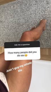 Emma Lovett feet photo thumbnail