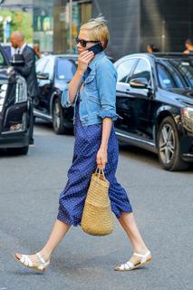 Michelle Williams feet photo thumbnail