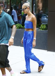 Hailey Bieber feet photo thumbnail
