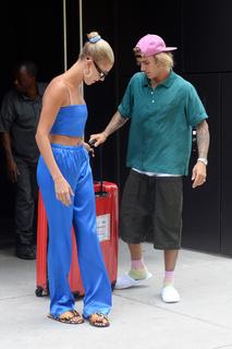 Hailey Bieber feet photo thumbnail