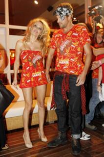 Pamela Anderson feet photo thumbnail