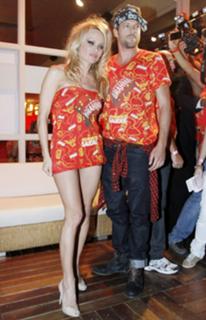 Pamela Anderson feet photo thumbnail