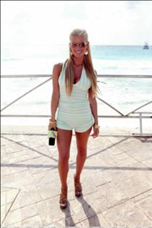 Jessica Simpson feet photo thumbnail