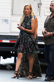 Lucy Liu feet photo thumbnail