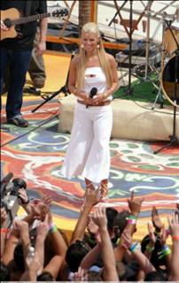 Jessica Simpson feet photo thumbnail