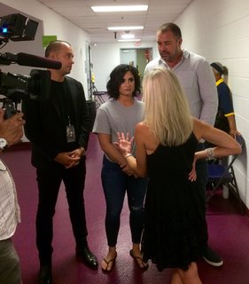 Demi Lovato feet photo thumbnail
