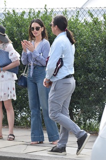 Olivia Munn feet photo thumbnail