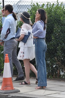 Olivia Munn feet photo thumbnail
