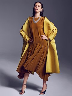 Olga Kurylenko feet photo thumbnail