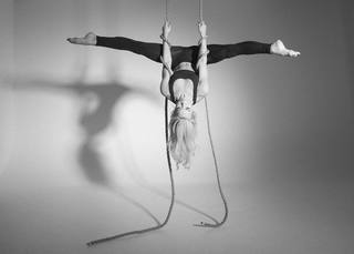 Gabrielle Taylor feet photo thumbnail