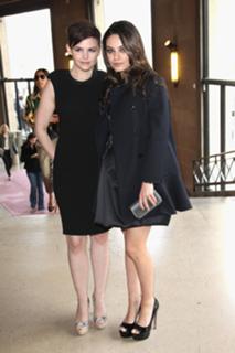 Mila Kunis feet photo thumbnail