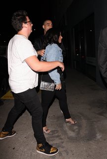Demi Lovato feet photo thumbnail