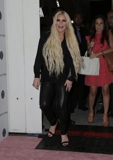Jessica Simpson feet photo thumbnail