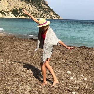 Alessia Marcuzzi feet photo thumbnail