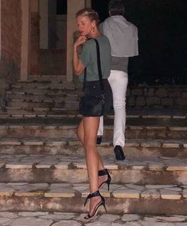 Alessia Marcuzzi feet photo thumbnail