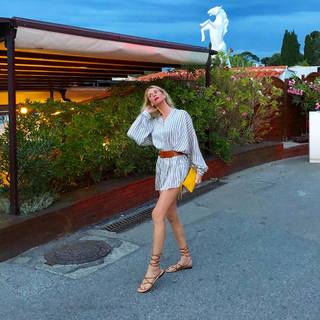 Alessia Marcuzzi feet photo thumbnail