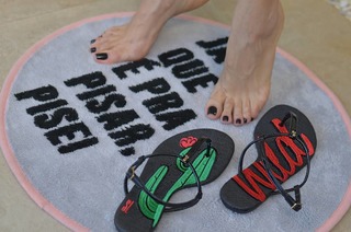 Cláudia Citroni feet photo thumbnail