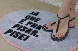 Cláudia Citroni feet photo thumbnail