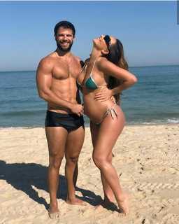 Sabrina Sato feet photo thumbnail