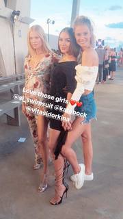 Olivia Culpo feet photo thumbnail
