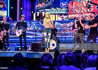Kelsea Ballerini feet photo thumbnail