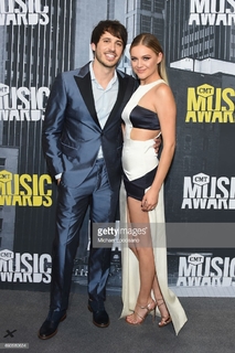 Kelsea Ballerini feet photo thumbnail