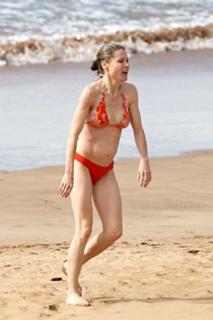 Julie Bowen feet photo thumbnail