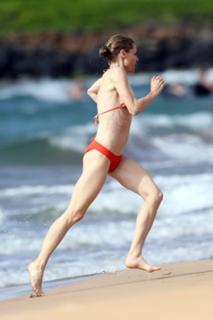 Julie Bowen feet photo thumbnail