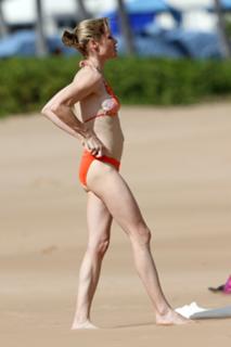 Julie Bowen feet photo thumbnail