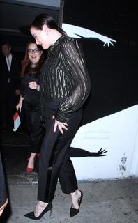 Liv Tyler feet photo thumbnail