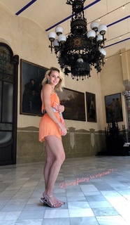 Shantel VanSanten feet photo thumbnail
