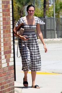 Mandy Moore feet photo thumbnail